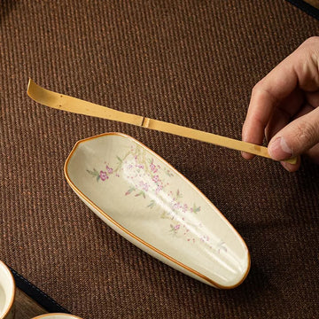 Beige tea scoop