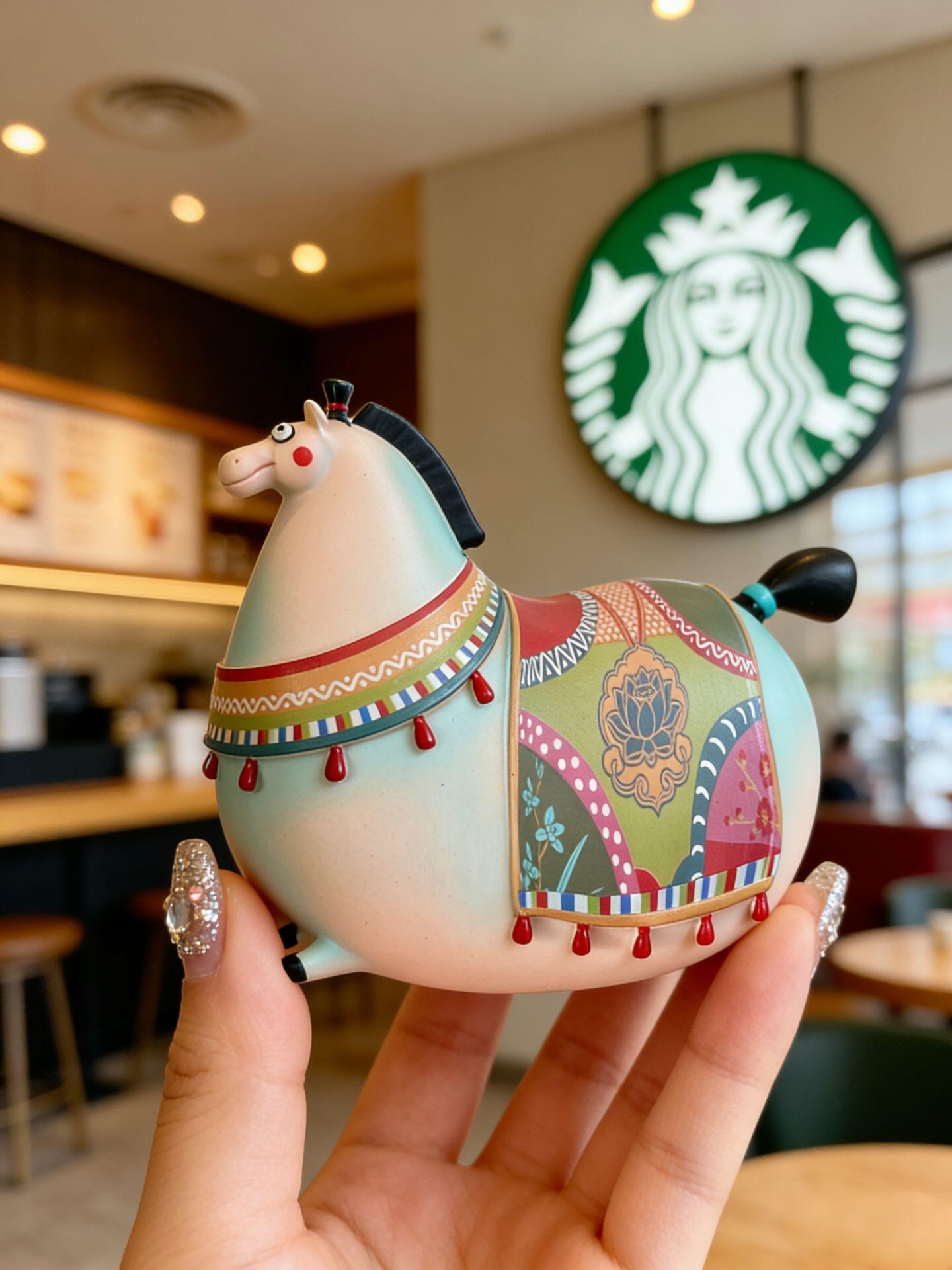 Three-color pony