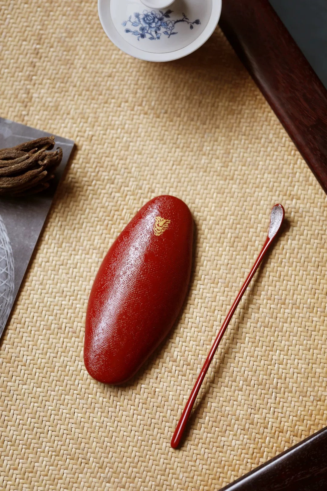 Lacquer Eggshell Texture tea scoop