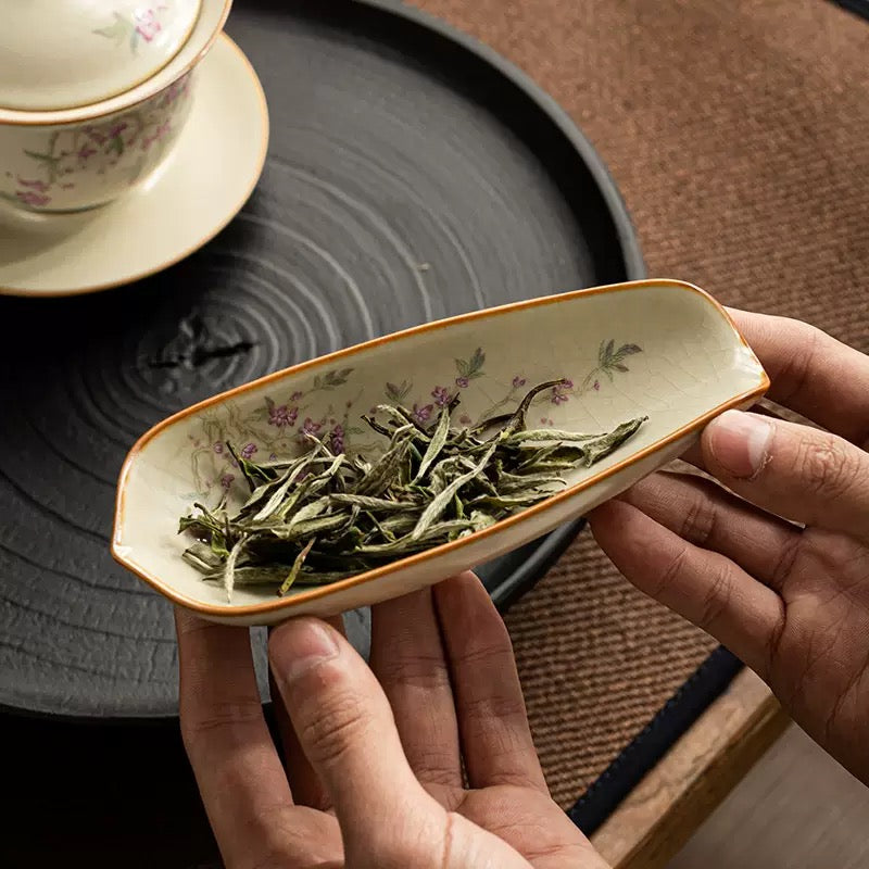 Beige tea scoop