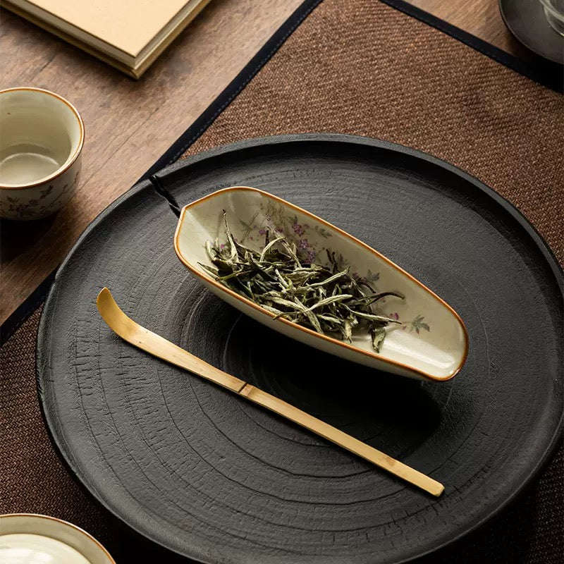 Beige tea scoop