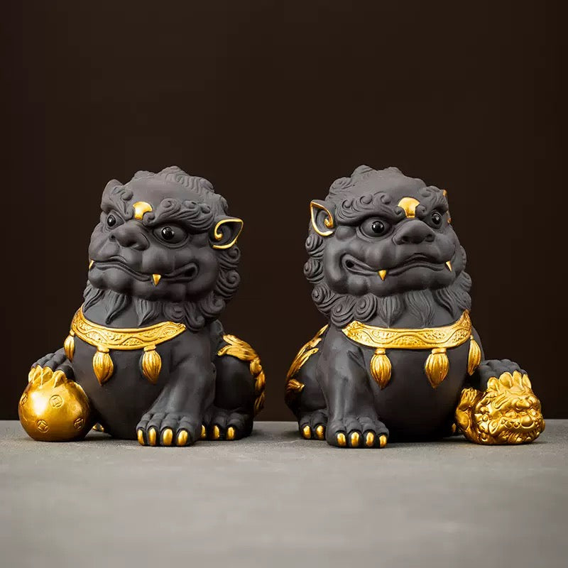 Gold-painted Lion tea pet