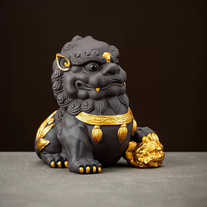 Gold-painted Lion tea pet