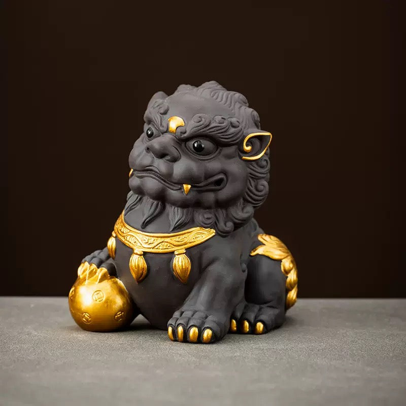 Gold-painted Lion tea pet