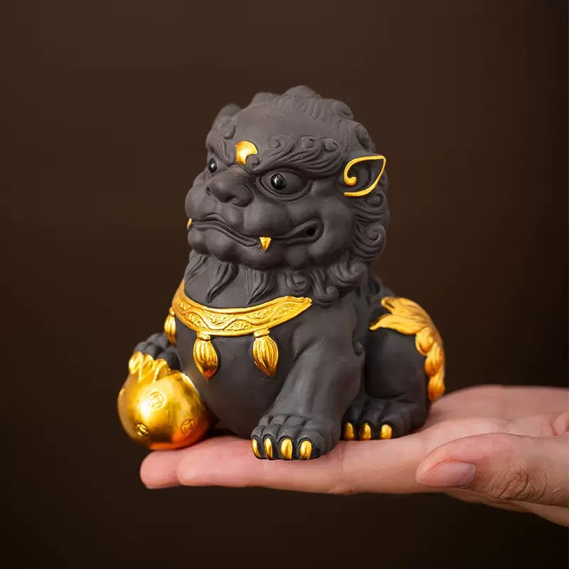 Gold-painted Lion tea pet
