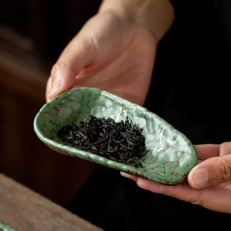 Moss tea scoop