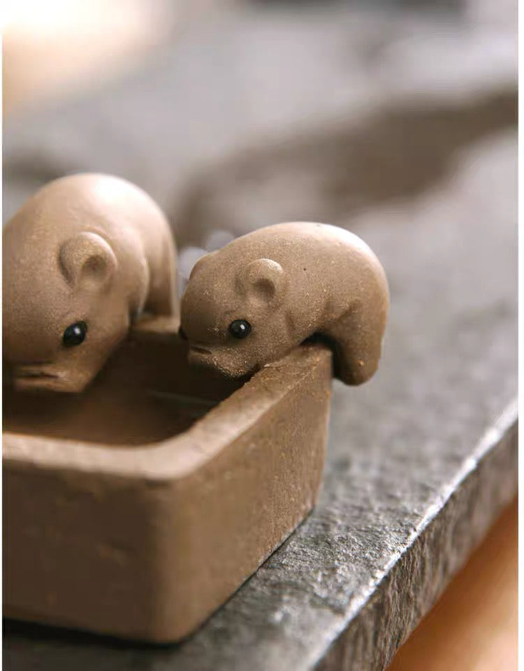 Four Little Pigs tea pet