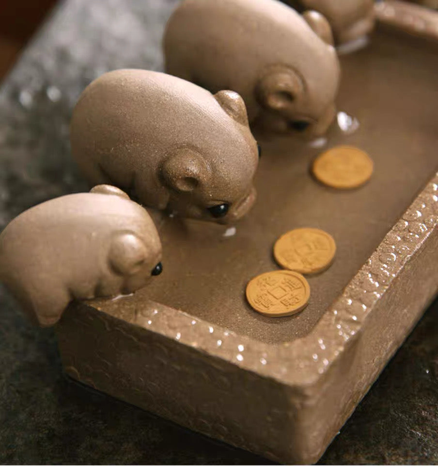 Four Little Pigs tea pet