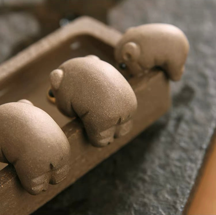 Four Little Pigs tea pet