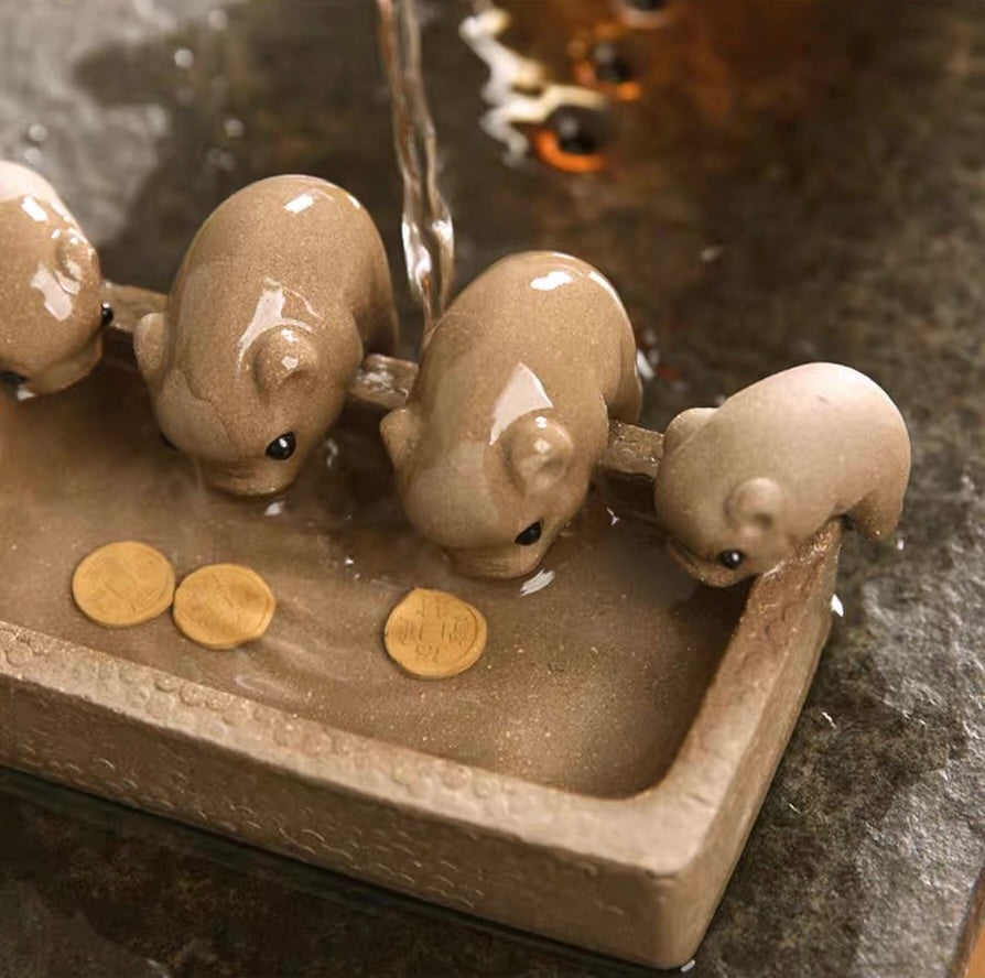 Four Little Pigs tea pet