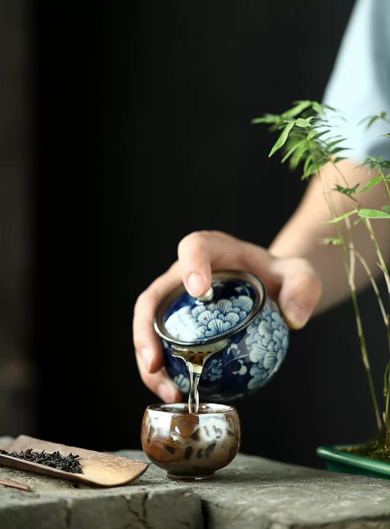 Round Blue And White Porcelain gai wan
